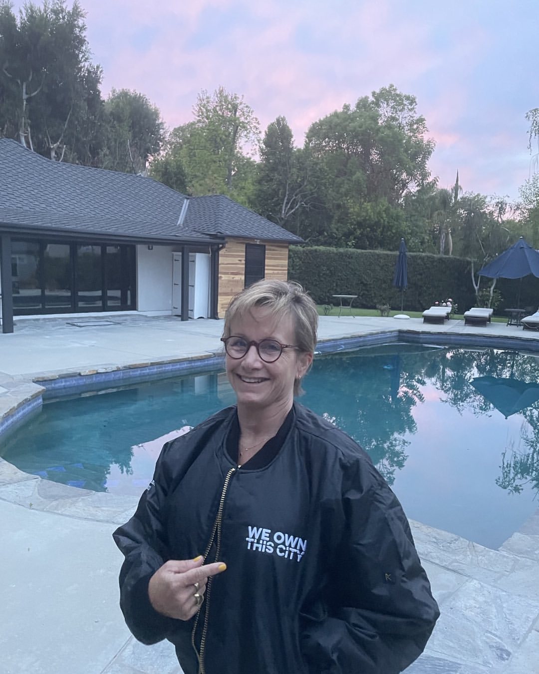 Андреа из сериала "Беверли-Хиллз 90210": как выглядит актриса, которая поддерживает Украину