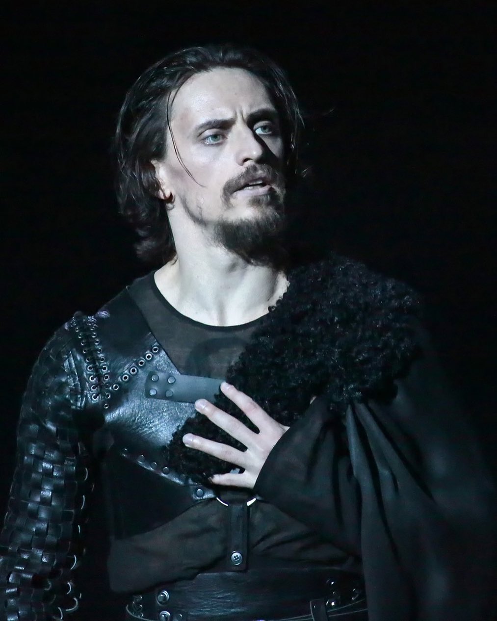 Скандальний танцюрист Полунін, який набив на грудях тату Путіна, втік з РФ