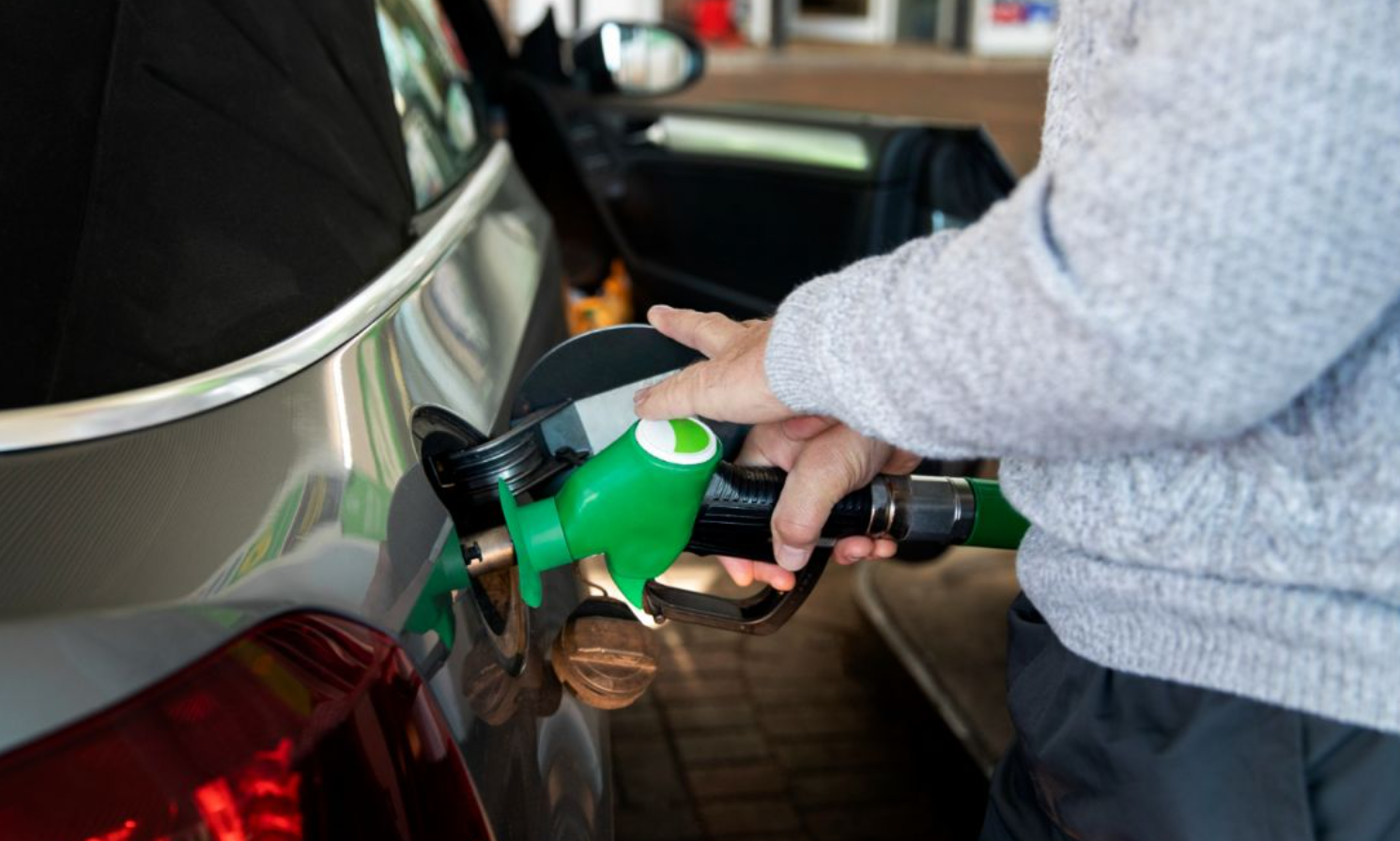 Могут навредить машине: технические жидкости для авто, с которыми нельзя ошибиться