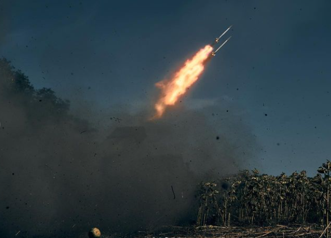 Арбузы под защитой ВСУ: сеть восхитили зрелищные кадры работы арты по позициям врага