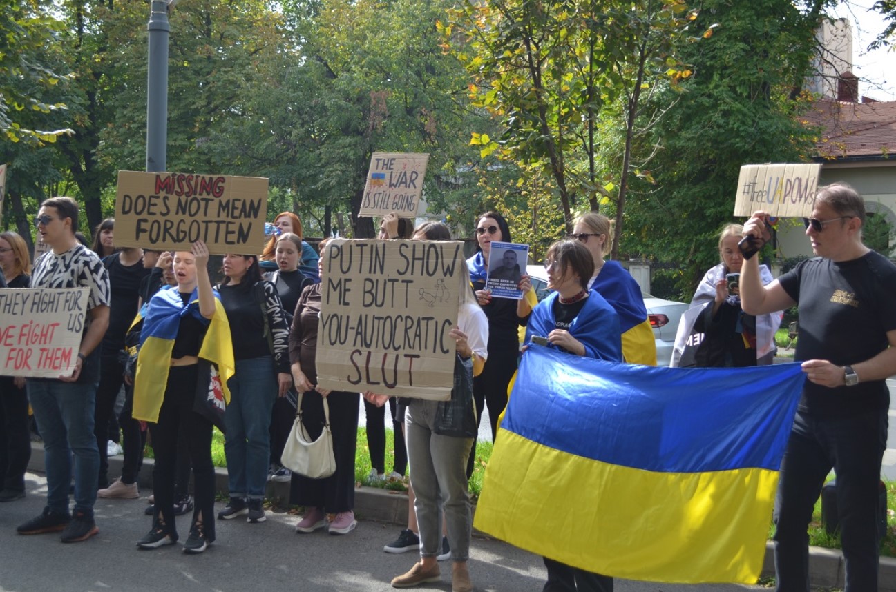 "Не маємо права мовчати": на мітингу в Бухаресті нагадали про жертв російського полону