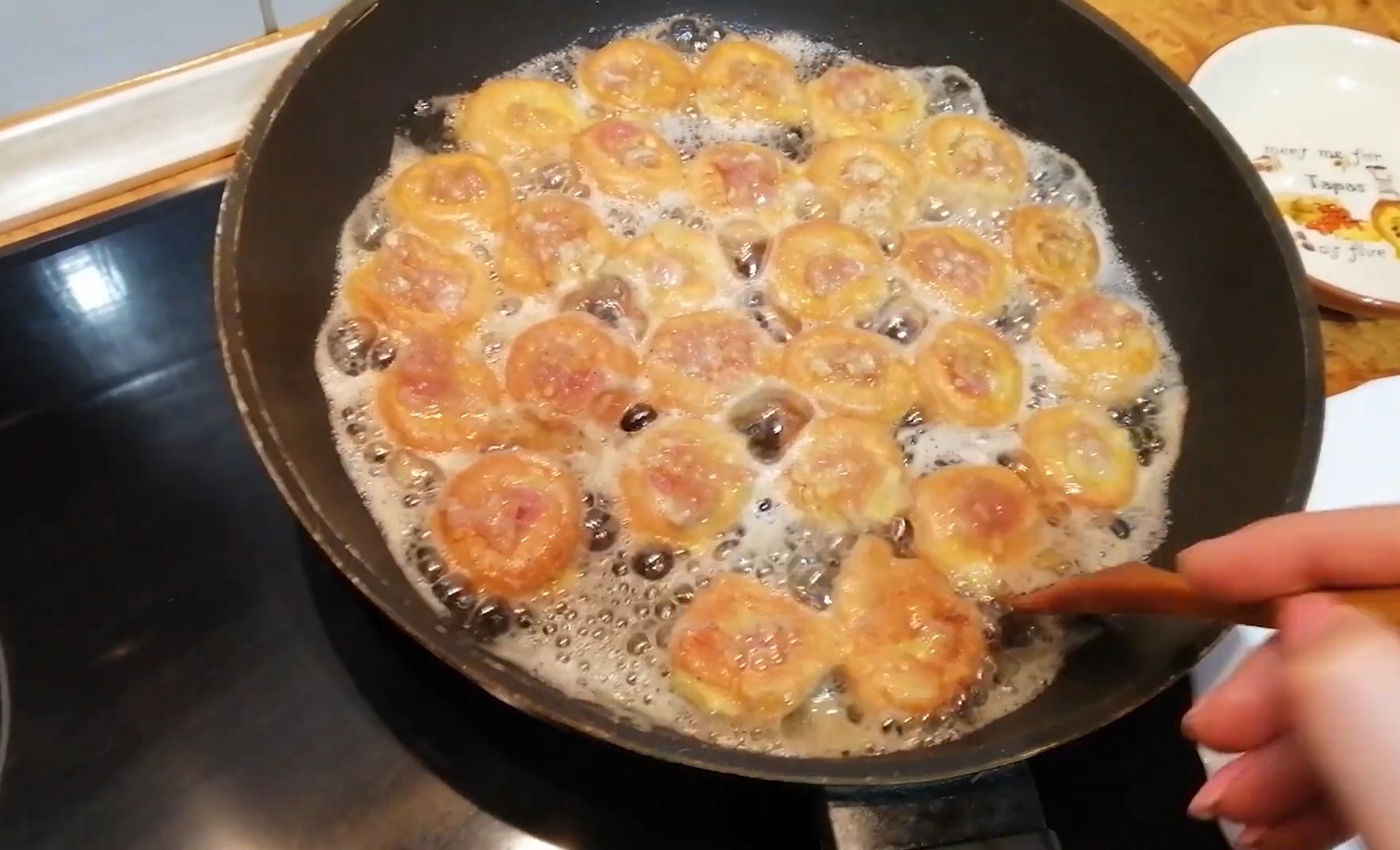 Готовим бублики с фаршем на сковороде: самый простой рецепт от обычной украинки