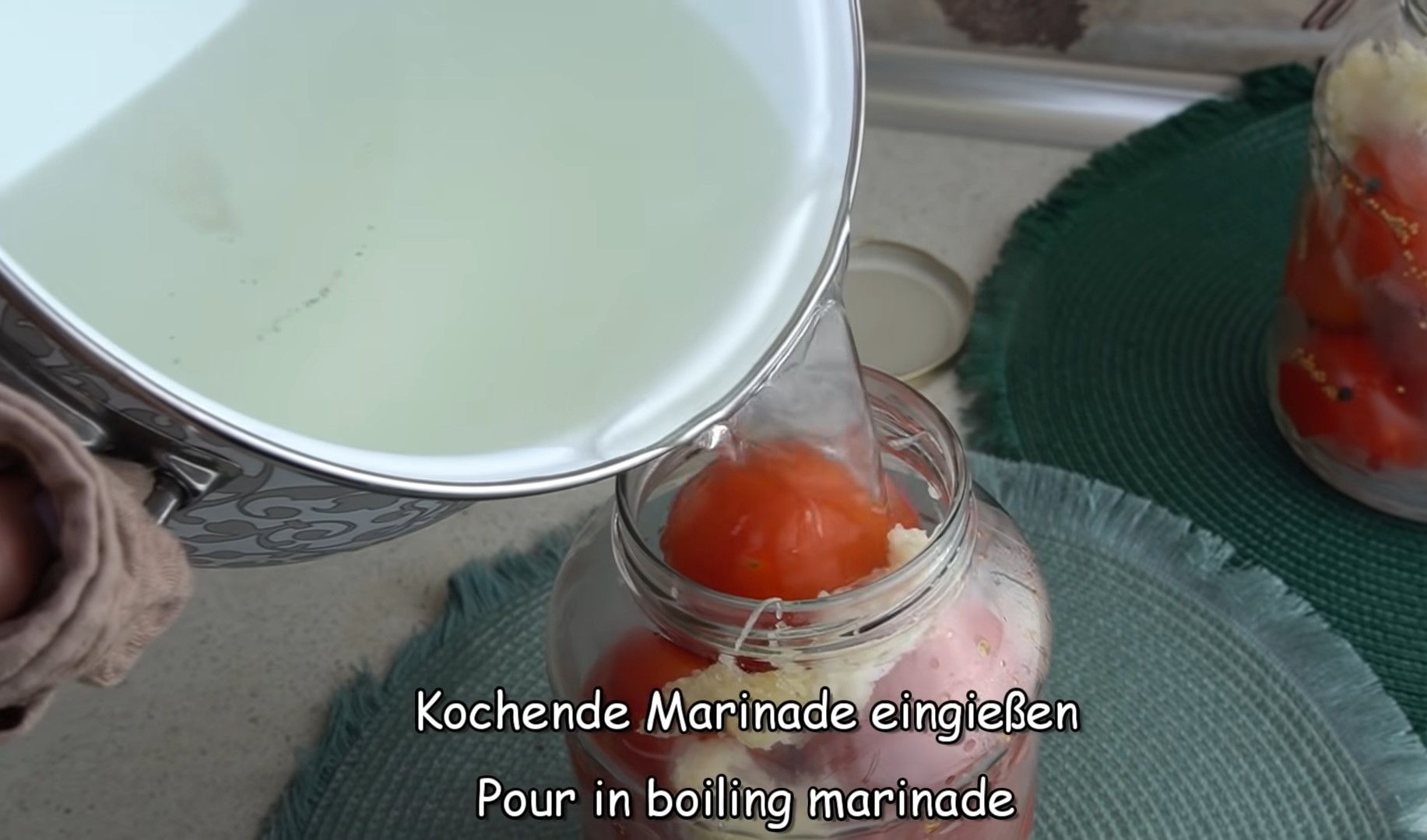 Помидоры "в снегу" без варки и стерилизации: даже бабушки удивляются такой консервации!