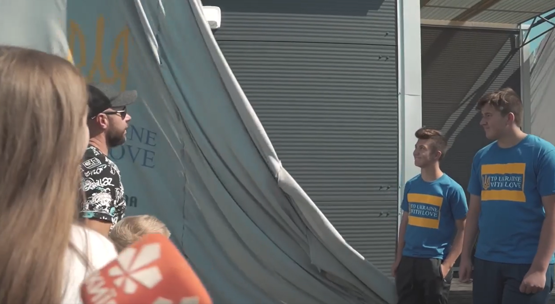 В США школьники собрали деньги на модульные дома для украинцев, и приехали в Макаров для установки