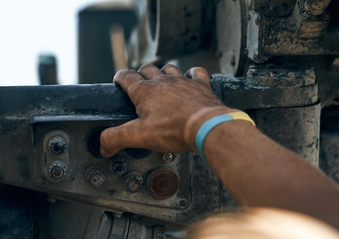 Арбузы под защитой ВСУ: сеть восхитили зрелищные кадры работы арты по позициям врага