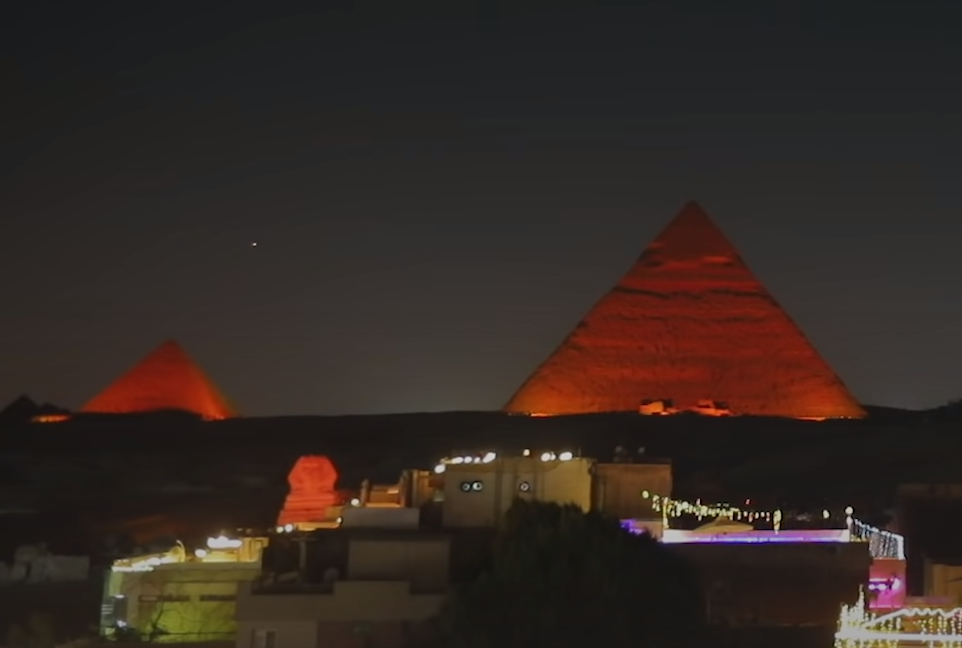 Свето-звуковое шоу и штраф за подъем: факты о египетских пирамидах, которые вы вряд ли знали раньше (видео)