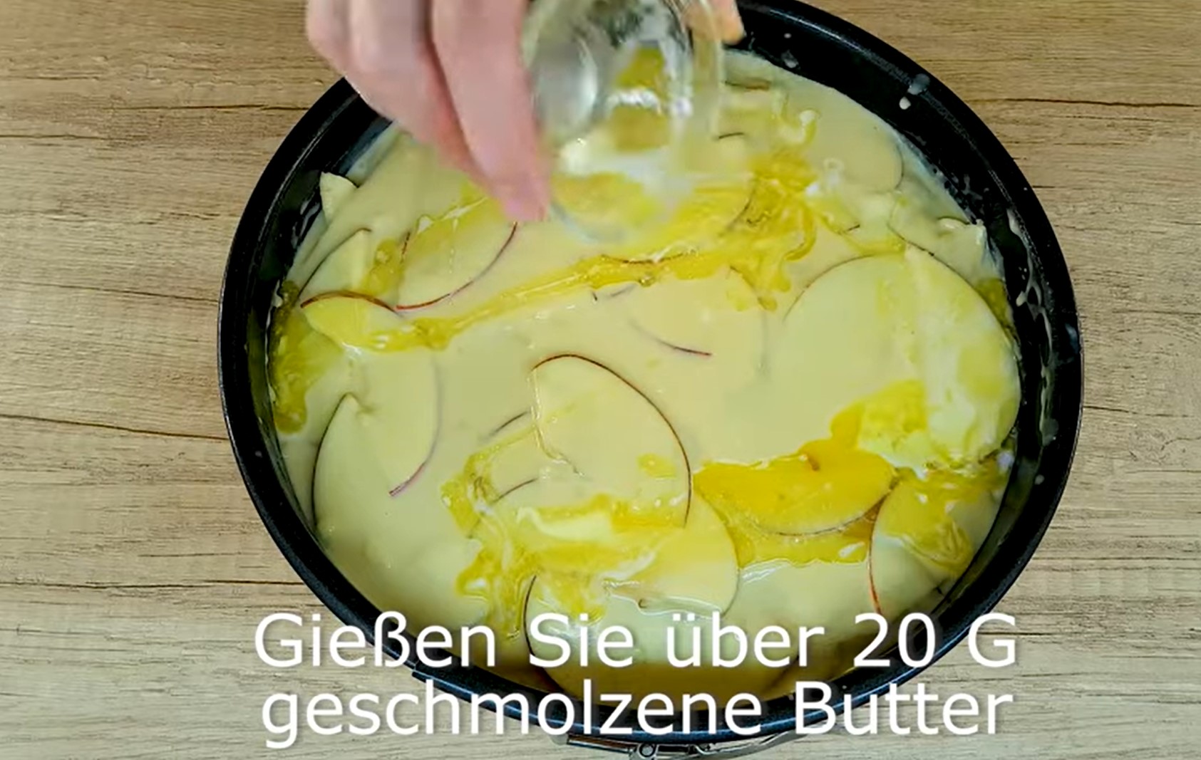 Французский яблочный пирог, в котором яблок больше, чем теста: простой рецепт