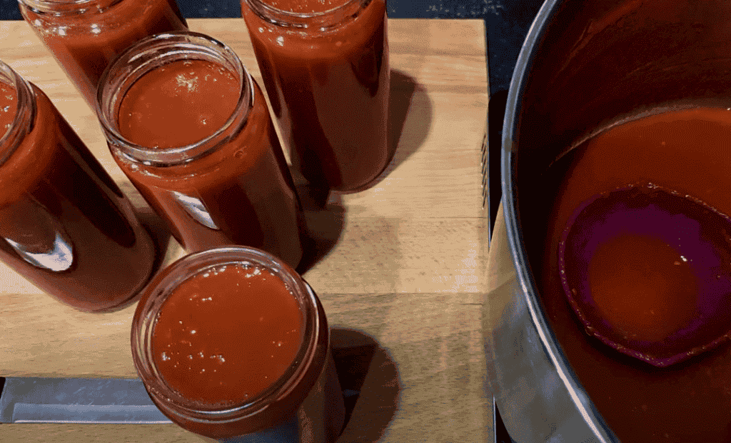 Забудьте про магазинний: як приготувати ідеальний кетчуп всього за 30 хвилин