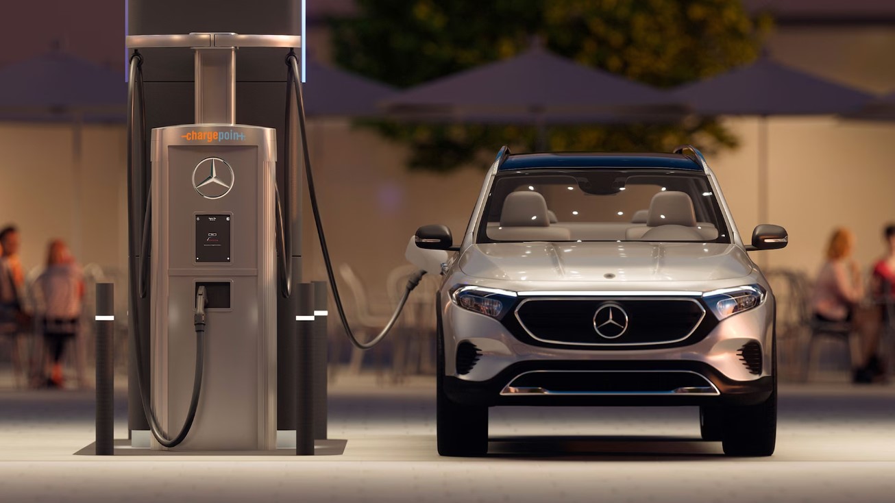 Як зарядити електромобіль, коли немає світла: важливі поради водіям