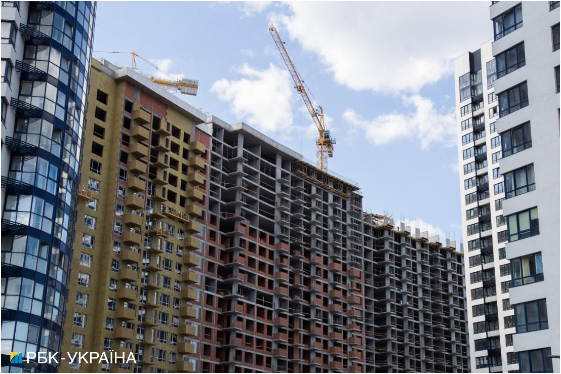 Продержаться до весны: как валютный курс и неопределенность влияют на стоимость квартир