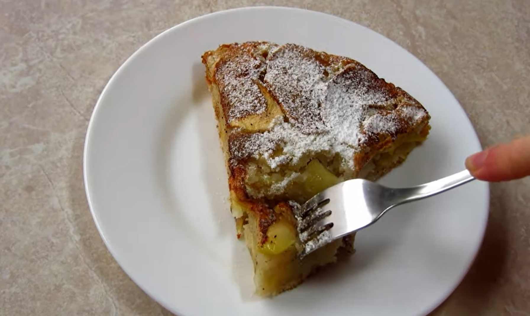 "Три стакана", медовый и шарлотка: лучшие рецепты постных яблочных пирогов к Спасу