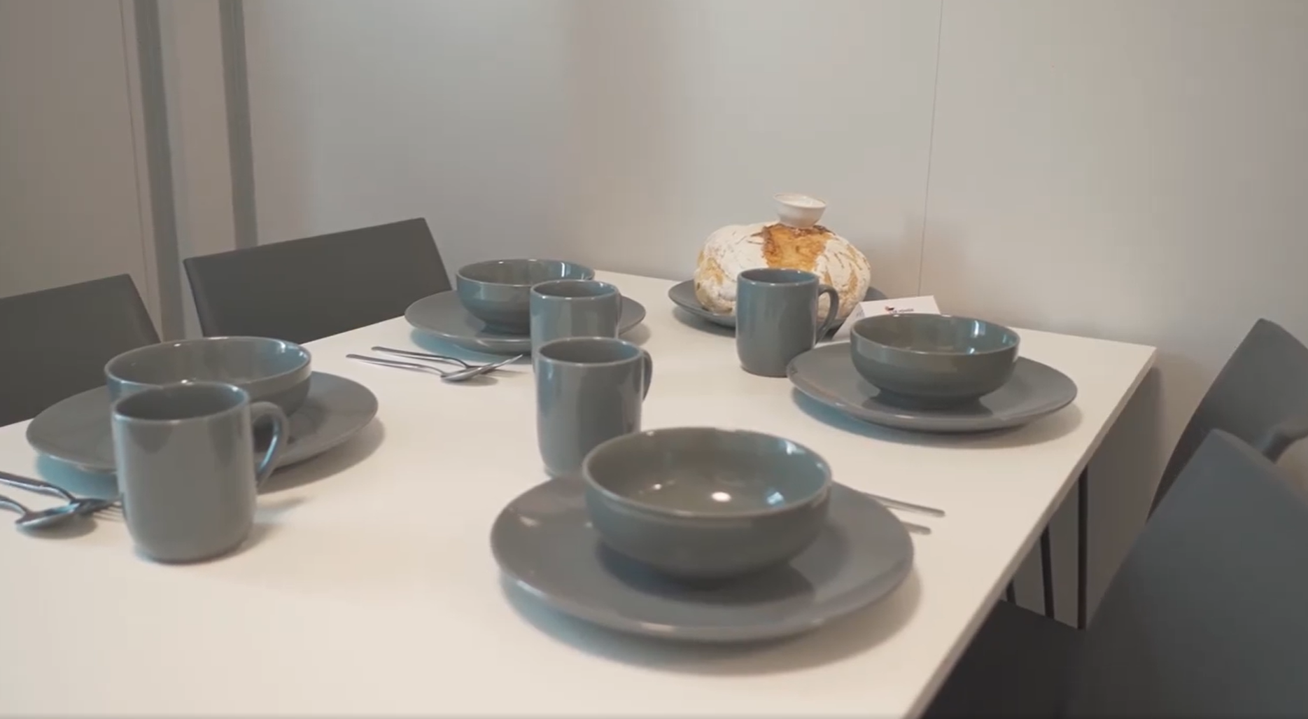 В США школьники собрали деньги на модульные дома для украинцев, и приехали в Макаров для установки