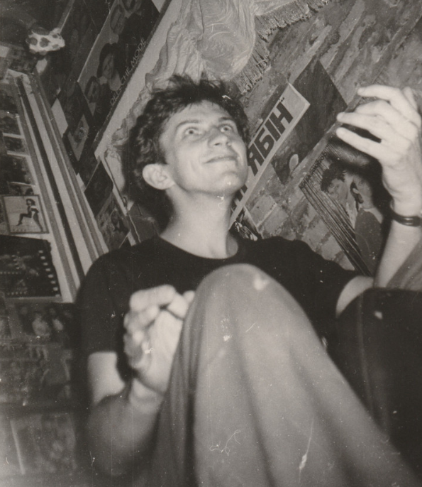 Згадуємо Кузьму: 20 старих фотографій культового музиканта зі сім'єю, друзями й гуртом