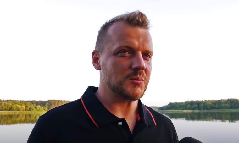 Що стало з Олександром Воєвуцьким - зіркою 2000-х, який підкорив шоу "Караоке на Майдані" і "Шанс" (фото)