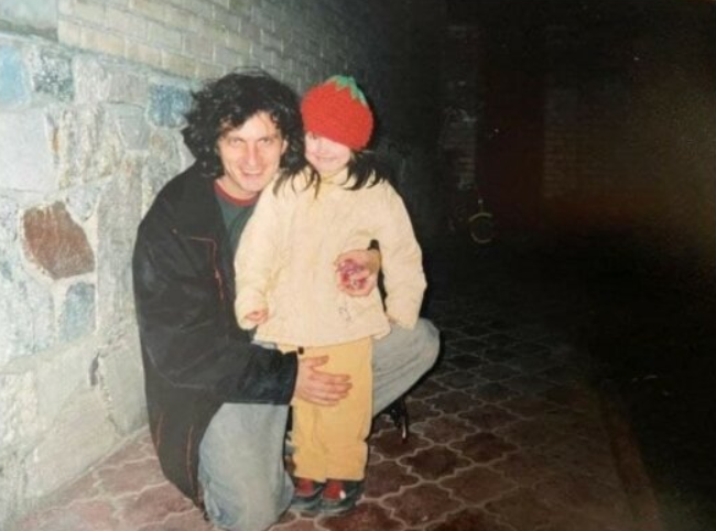 Згадуємо Кузьму: 20 старих фотографій культового музиканта зі сім'єю, друзями й гуртом