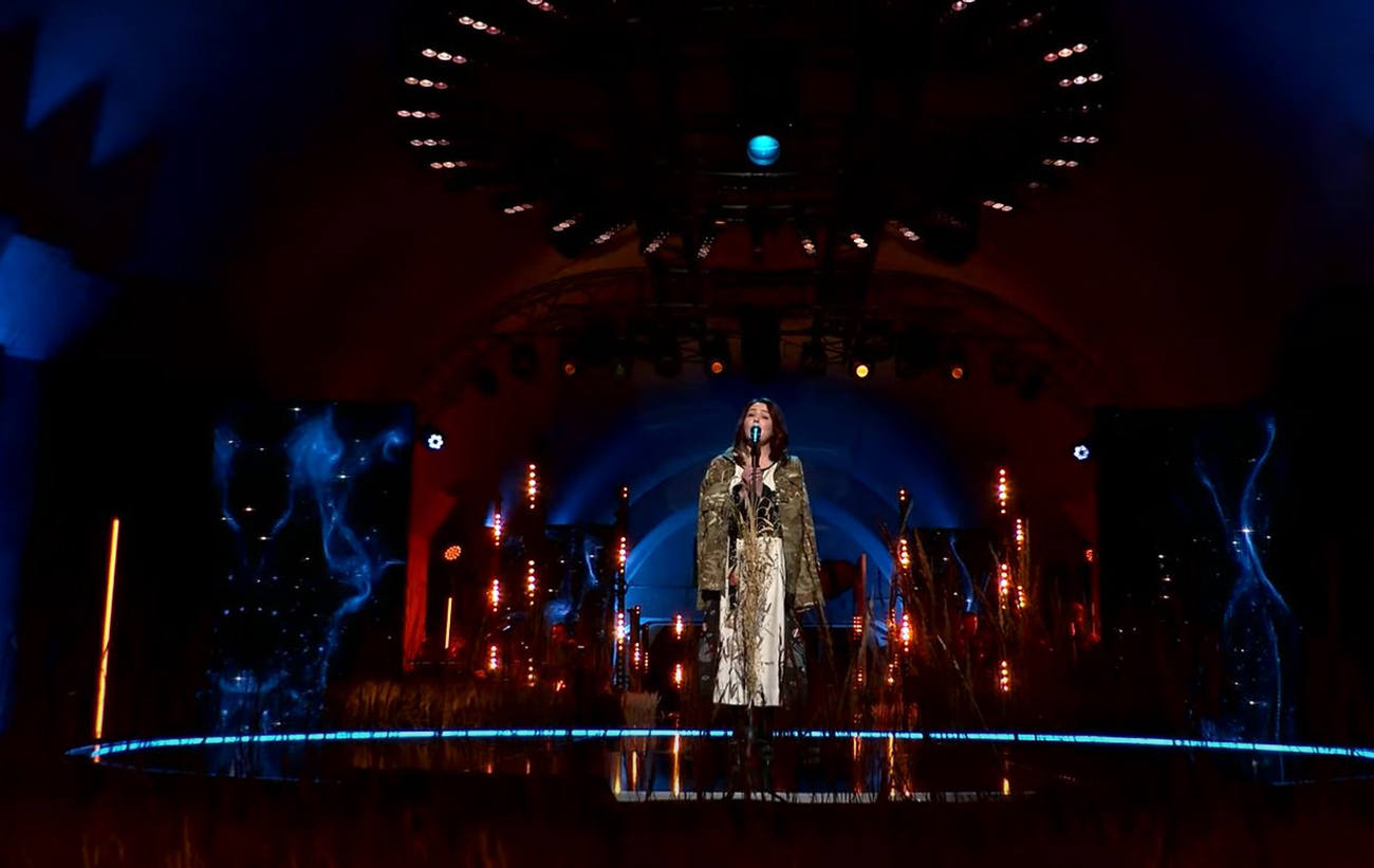 "Пташка" из Азовстали выступила на "Голосі країни" и довела до слез украинцев (видео)