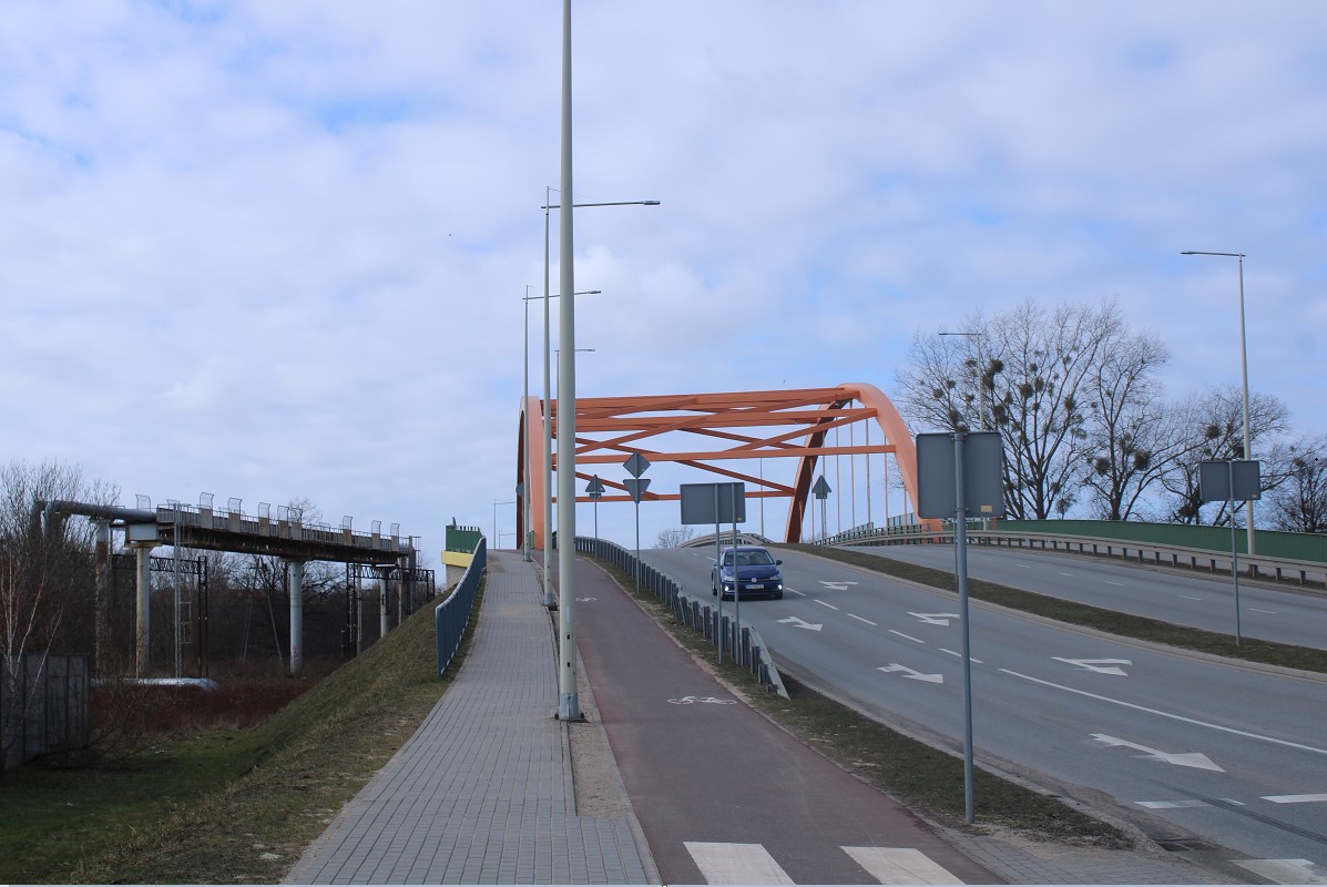 Платный проезд и отмена льгот. Что изменится летом для украинцев в Польше