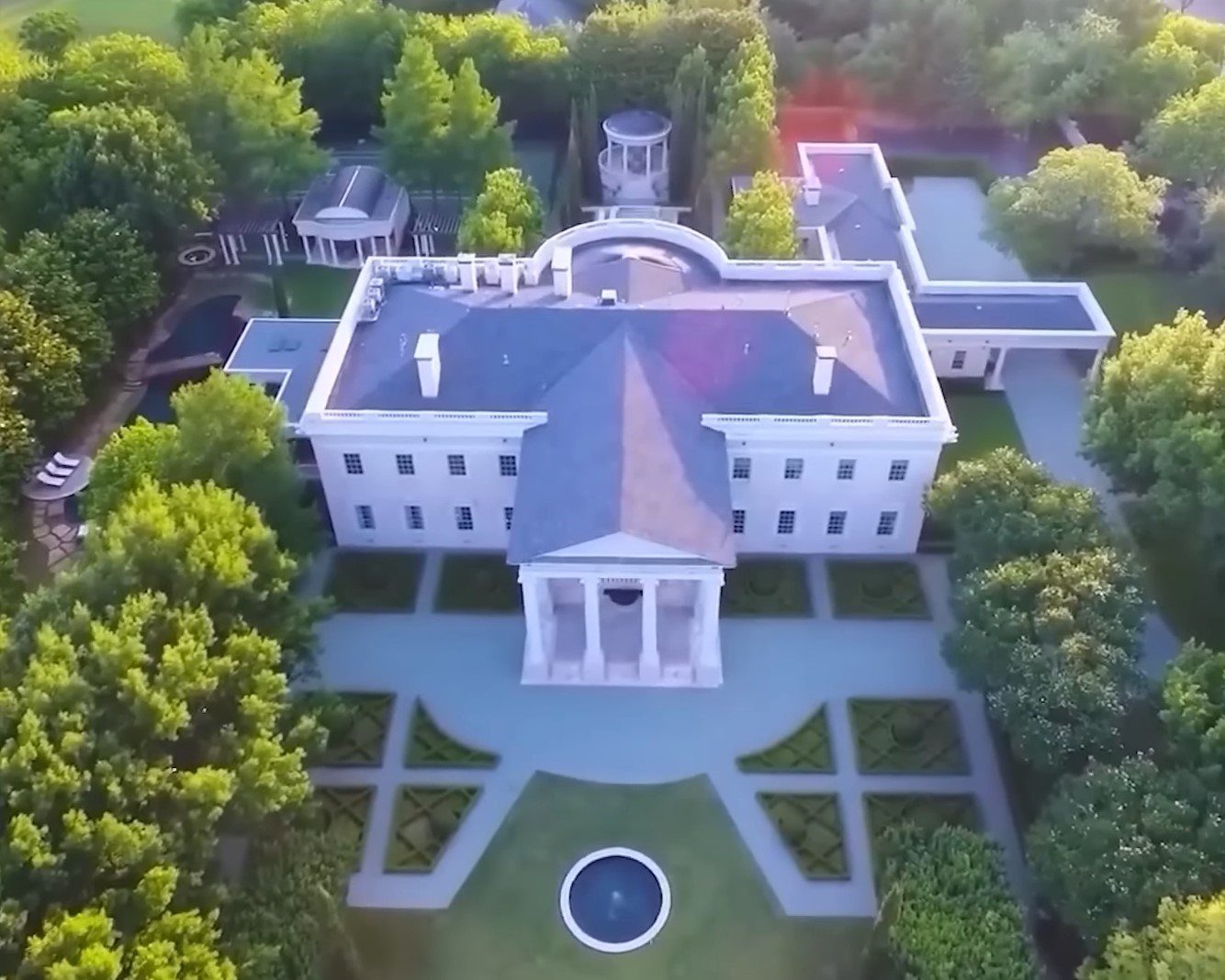 Найдивніші будинки у світі: ви будете вражені хатами, в яких живуть люди