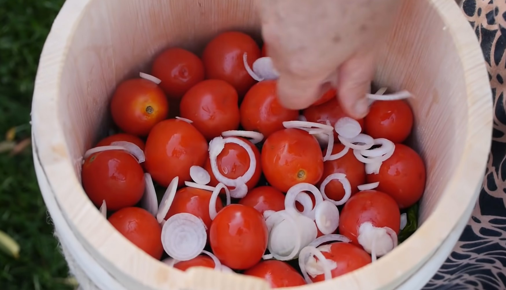 В бочке, на зиму и "быстрые": лучшие украинские рецепты квашеных помидоров