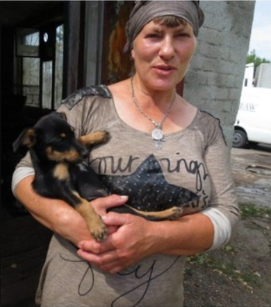 Безхатько знайшла у смітнику 100 тис. грн і повернула власнику. Багато хто не вірить в таке благородство