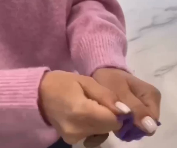 Як ще в магазині зрозуміти, що одяг покриється ковтунцями