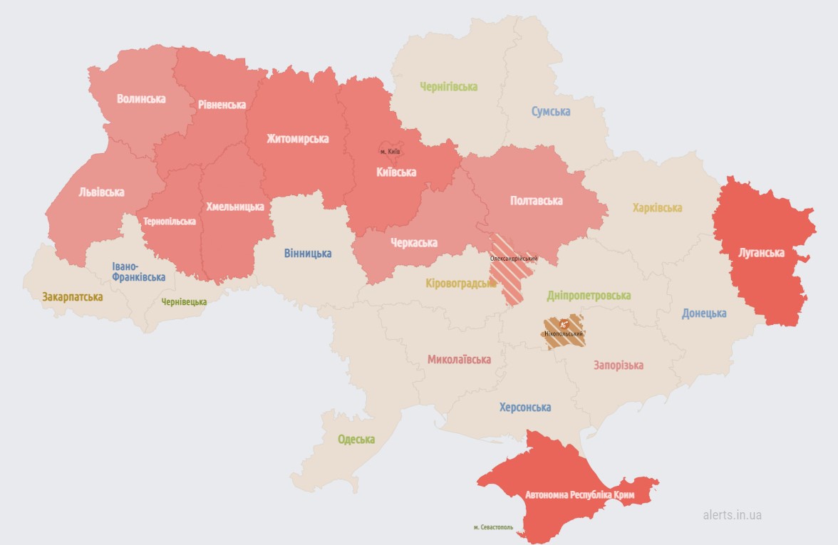 Атака дронов, работает ПВО. В Киеве и ряде областей Украины объявили тревогу