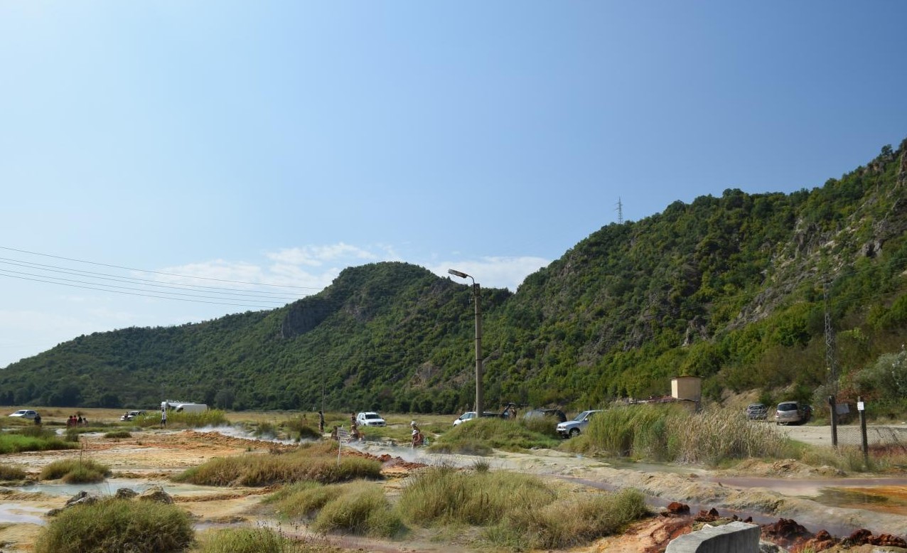 Пещеры, памятник-призрак и деревня Ванги. Что посмотреть в Болгарии, если вы не планируете отдыхать на море