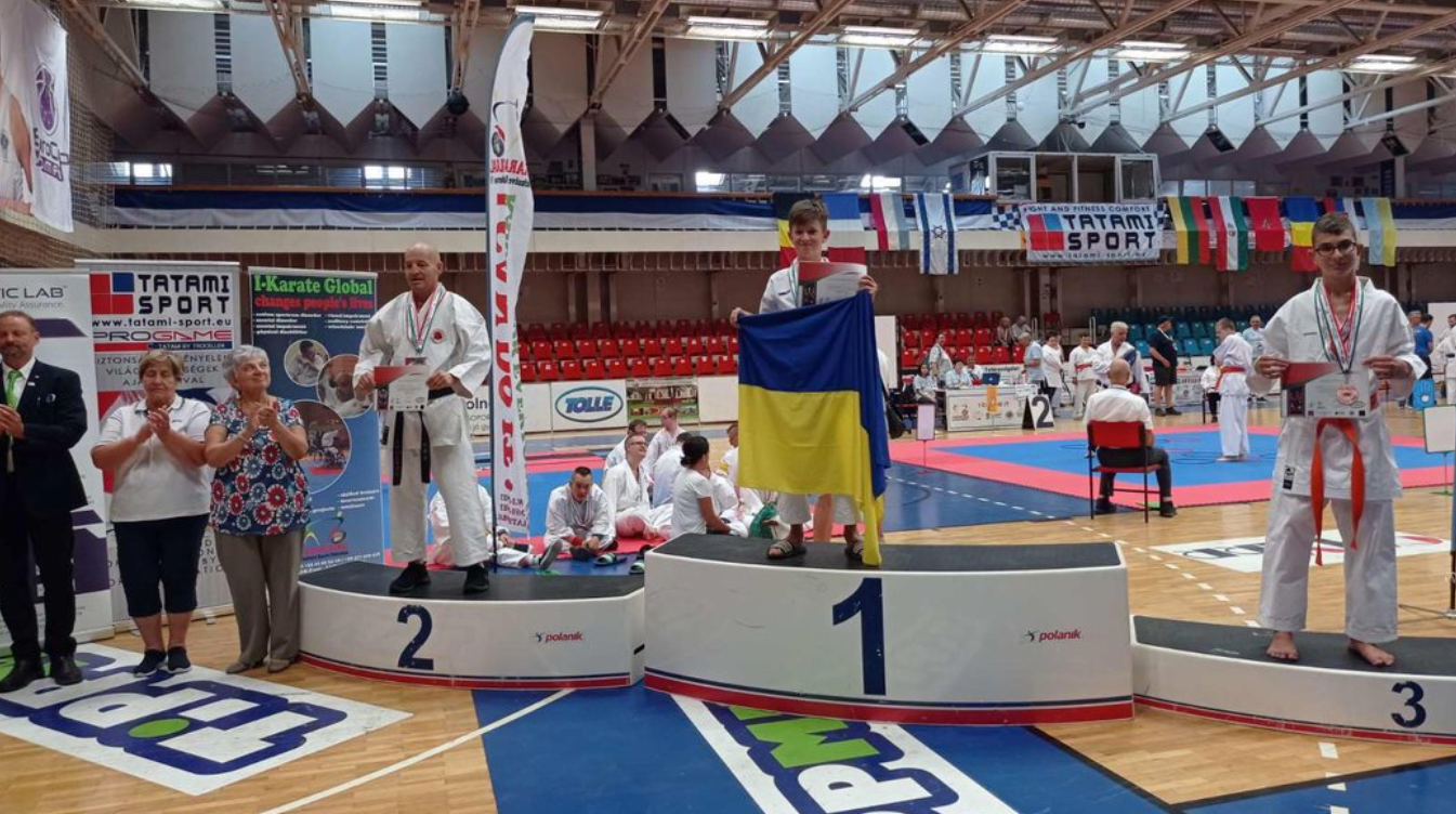 11-летний чемпион мира по паракаратэ передал премию украинским защитникам (фото)
