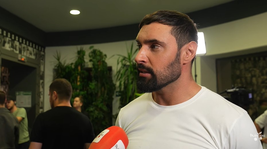 "Готова була подавати набої": Козловський пригадав початок стосунків з дружиною