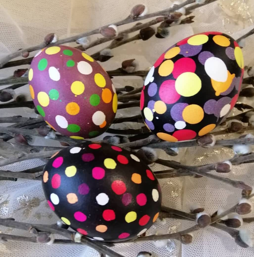 Крашанки, писанки, крапанки і дряпанки. Дивіться, як українці здавна прикрашають яйця на Великдень