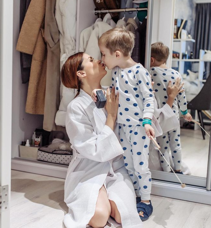 Звезда "Крепостной" попала в больницу с маленьким сыном: "очень неприятный вирус"