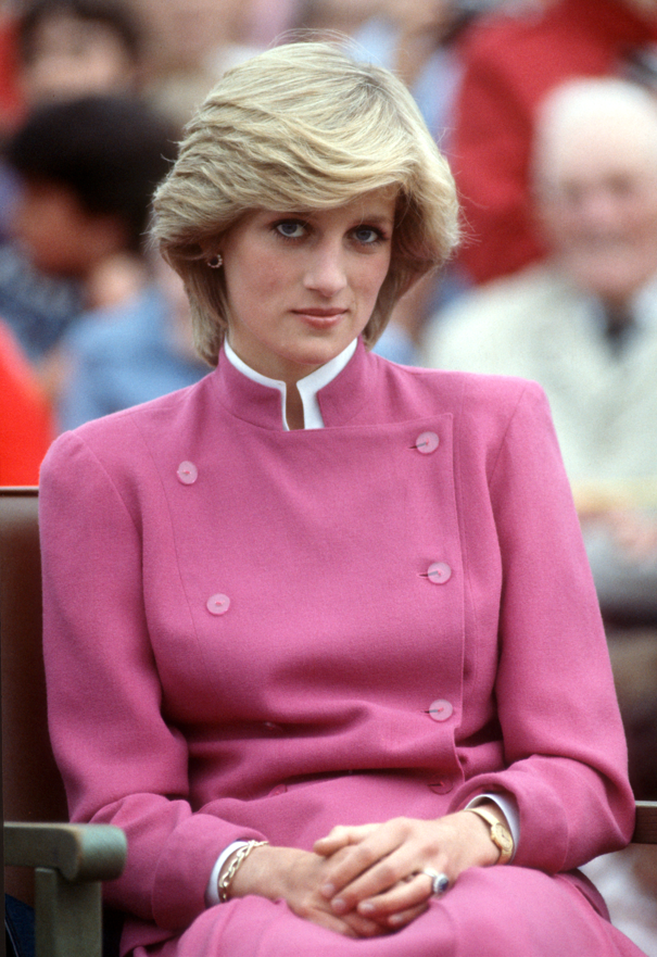 Королевские секреты. Какими были отношения Елизаветы II и принцессы Дианы на самом деле
