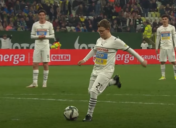 12-летний Дима из Мариуполя забил гол за "Шахтер": посмотрите на его эмоции! (видео)