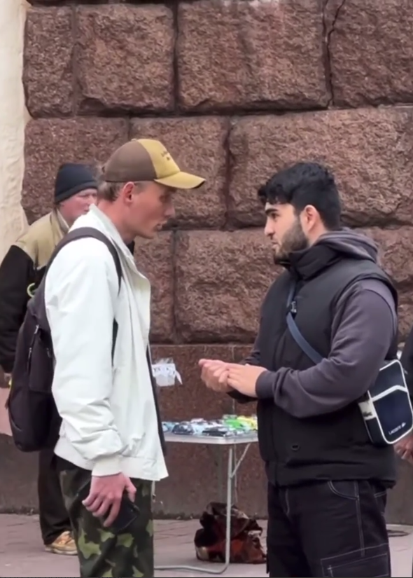 У Києві пранкер грубо нахамив захиснику України: ось чим це закінчилося (відео)