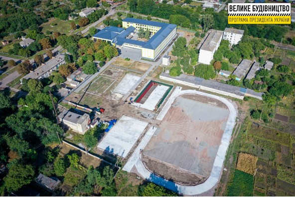 В Апостоловому будують новий стадіон на місці пустиря