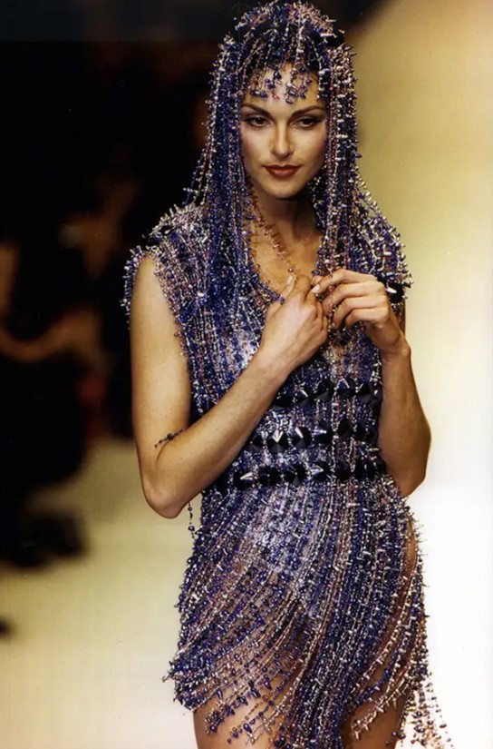 Помер геній моди Пако Рабан: дивіться фото революційних творінь кутюр'є