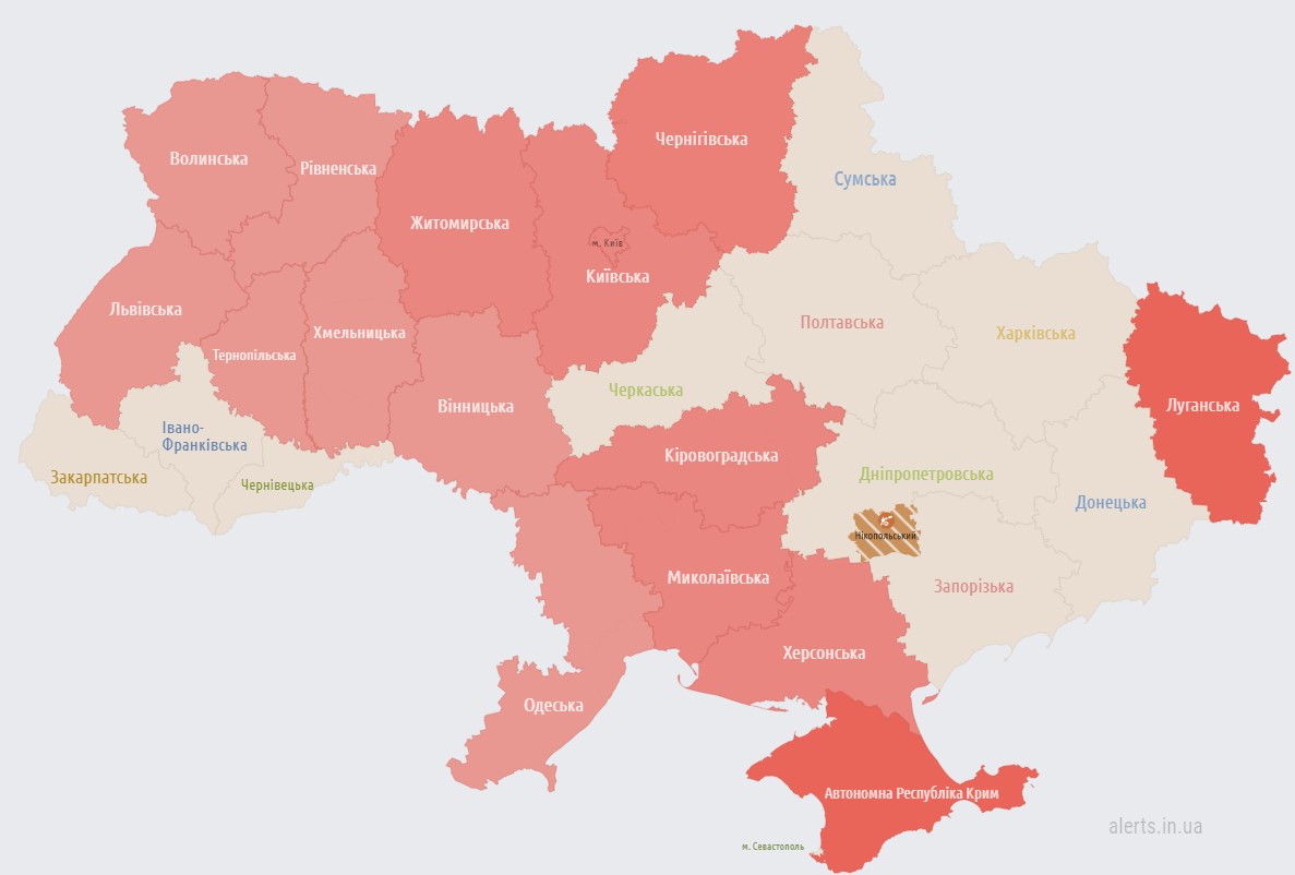 У Києві та низці областей повітряна тривога. У мережі повідомляють про дрони