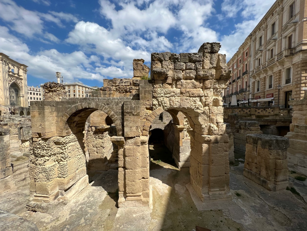 З Мілану на море за півціни. Як бюджетно побувати на півдні Італії влітку