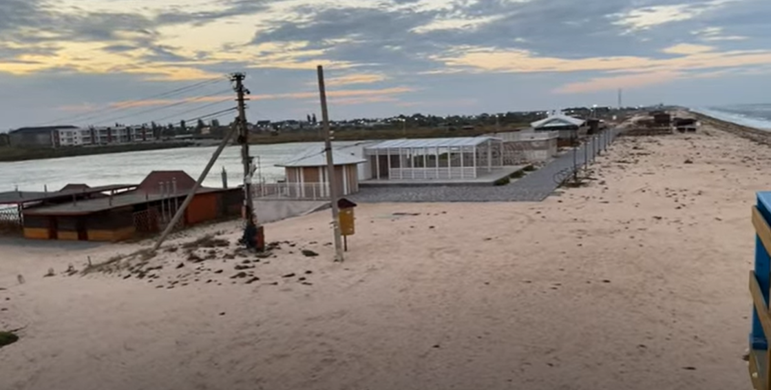 Над Азовским морем небо украсил багряный тризуб: пророческое видео