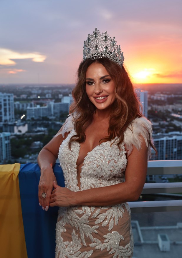 50-летняя украинка выиграла конкурс "Мисс Мира". От фото красавицы не оторвать глаз!