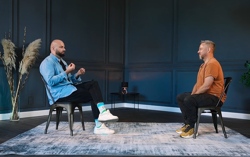 Фоззі з ТНМК пояснив, чому приховує рідних та чи планують вони повертатися до України