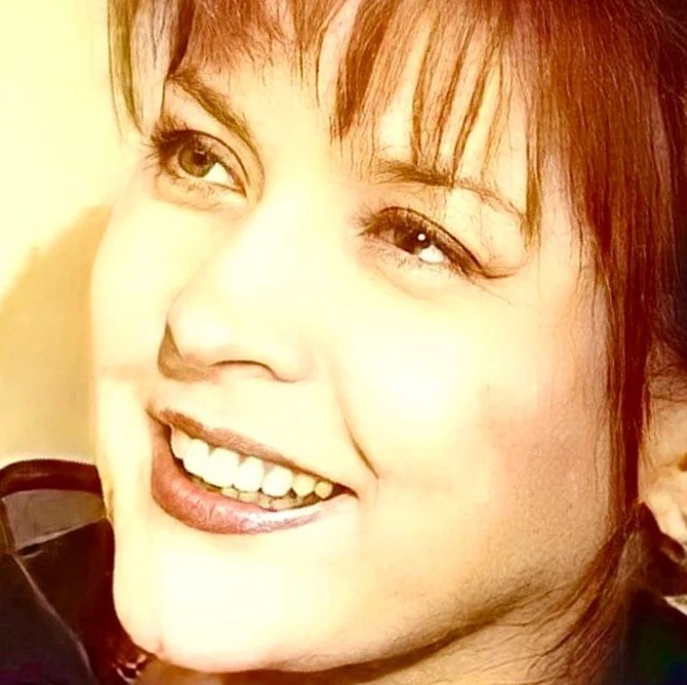 Преподаватель вокала, мама и бабушка: как сегодня выглядит бывшая жена Иво Бобула Лилия Сандулесу (фото)