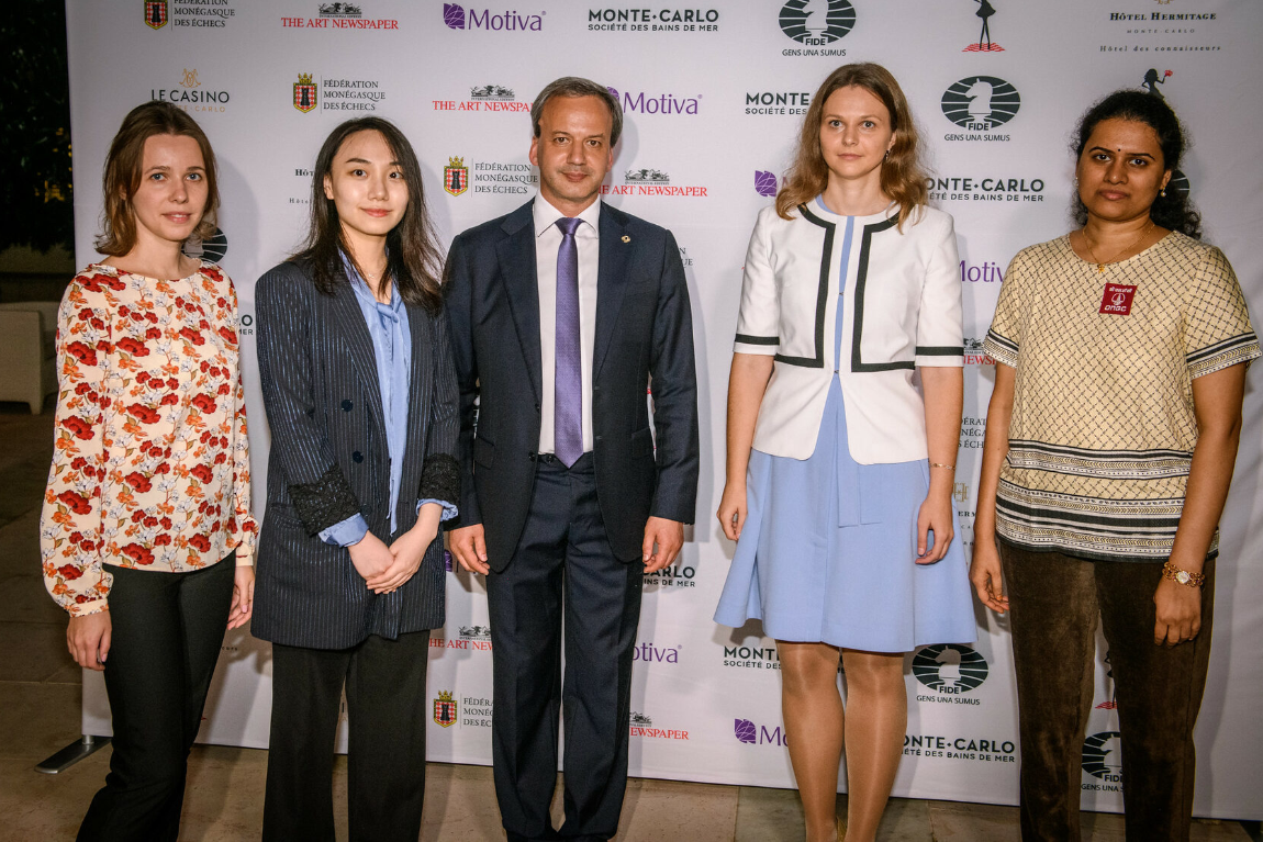 Топові українські шахістки здивували спільним фото з путіністом у Монако