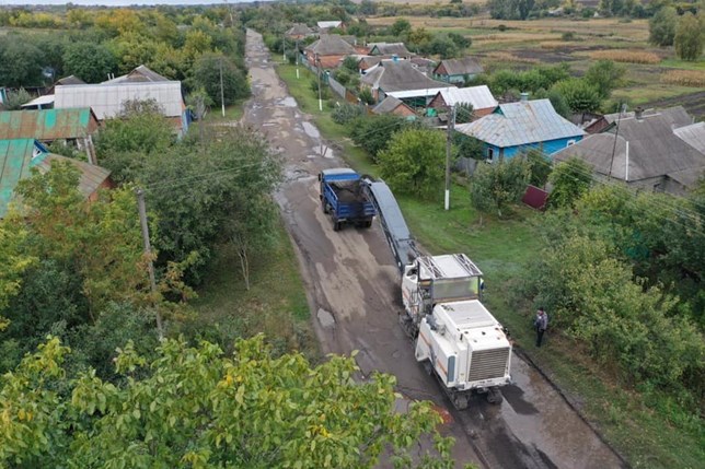 У Пархомівці розпочали ремонт дороги до музею з роботами Пікассо та Малевича