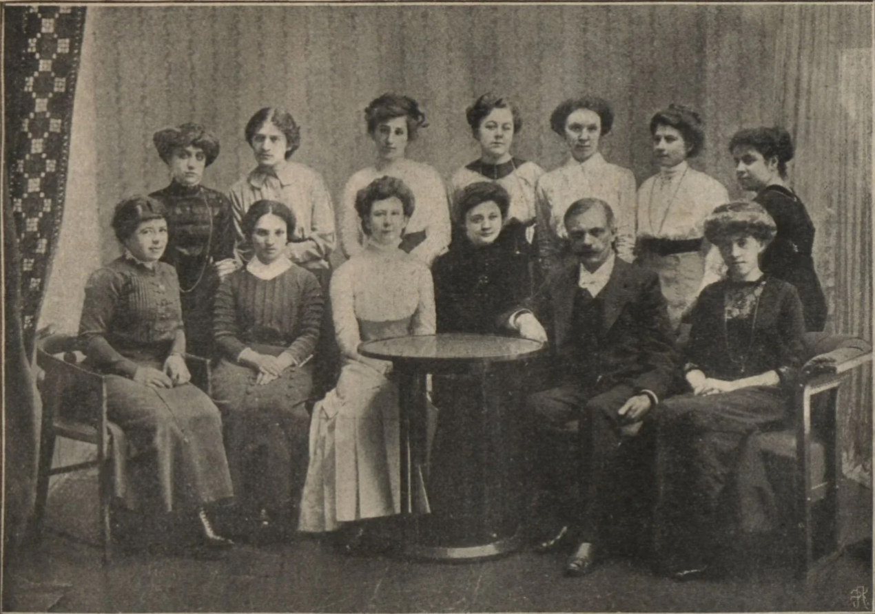 Бігун и валець, бережина и сать: какие украинские слова подверглись репрессиям в XX веке