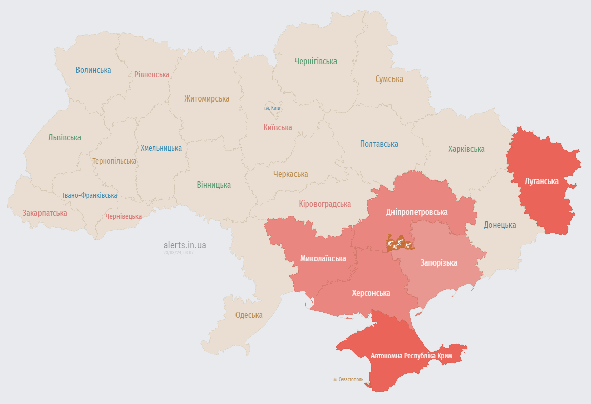 Росіяни атакують Україну "Шахедами". В низці областей оголосили тривогу