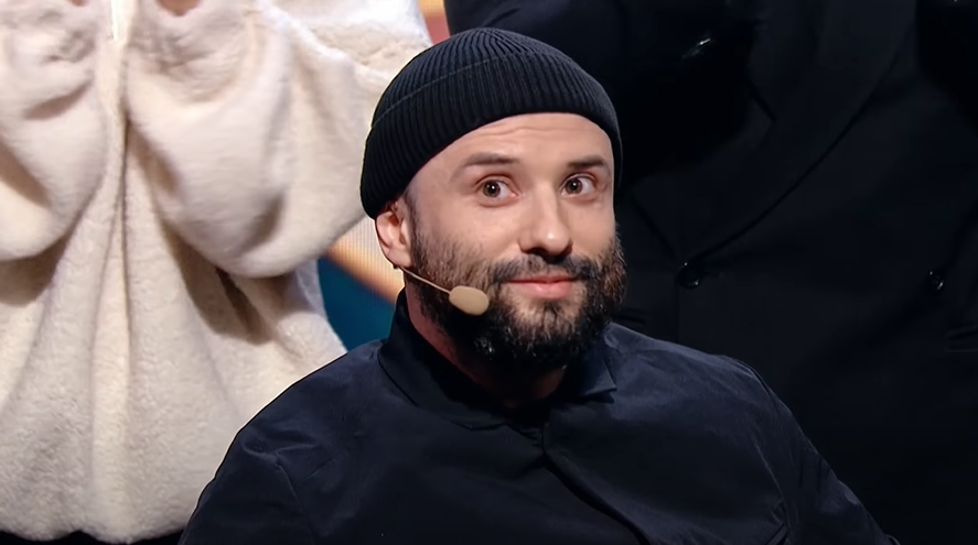 Зустрічали стоячи та з оплесками. Після повернення на "Лігу сміху" Віктор Розовий довів глядачів до сліз (відео)