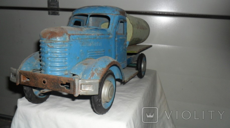 За такую детскую машинку, купленную за 2,50, сейчас дают 56 тысяч: пересмотрите ваши игрушки