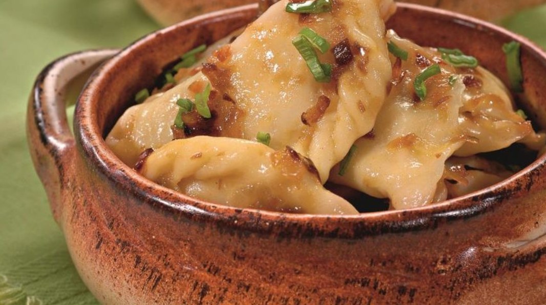 Зустрічаємо Святвечір 12 стравами: найсмачніші рецепти куті, борщу, пампух, узвару та інших частувань