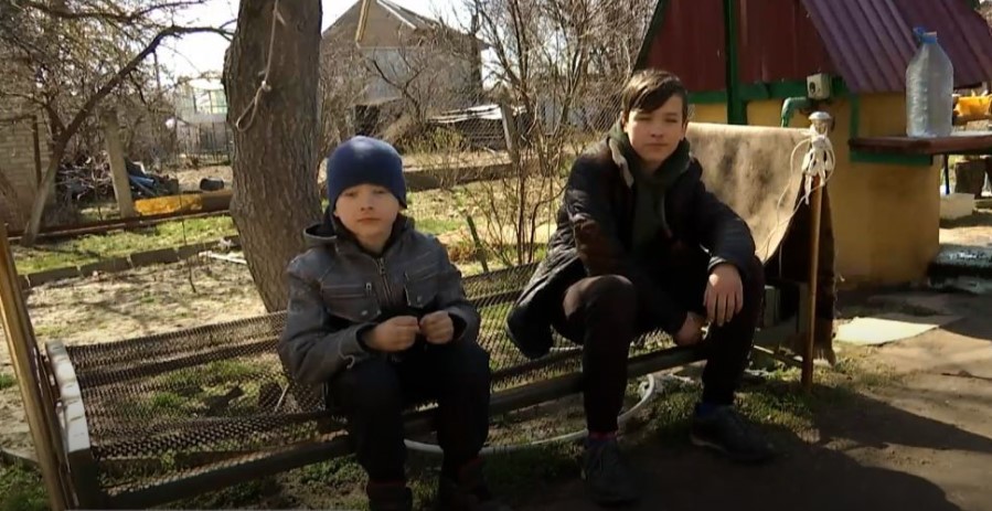 14-річний Сашко щодня під обстрілами в Бучі добував їжу і воду для сім'ї